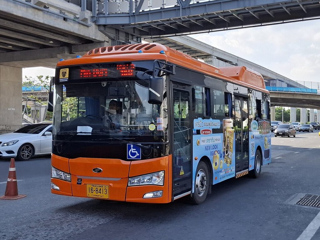 Xe trung chuyển